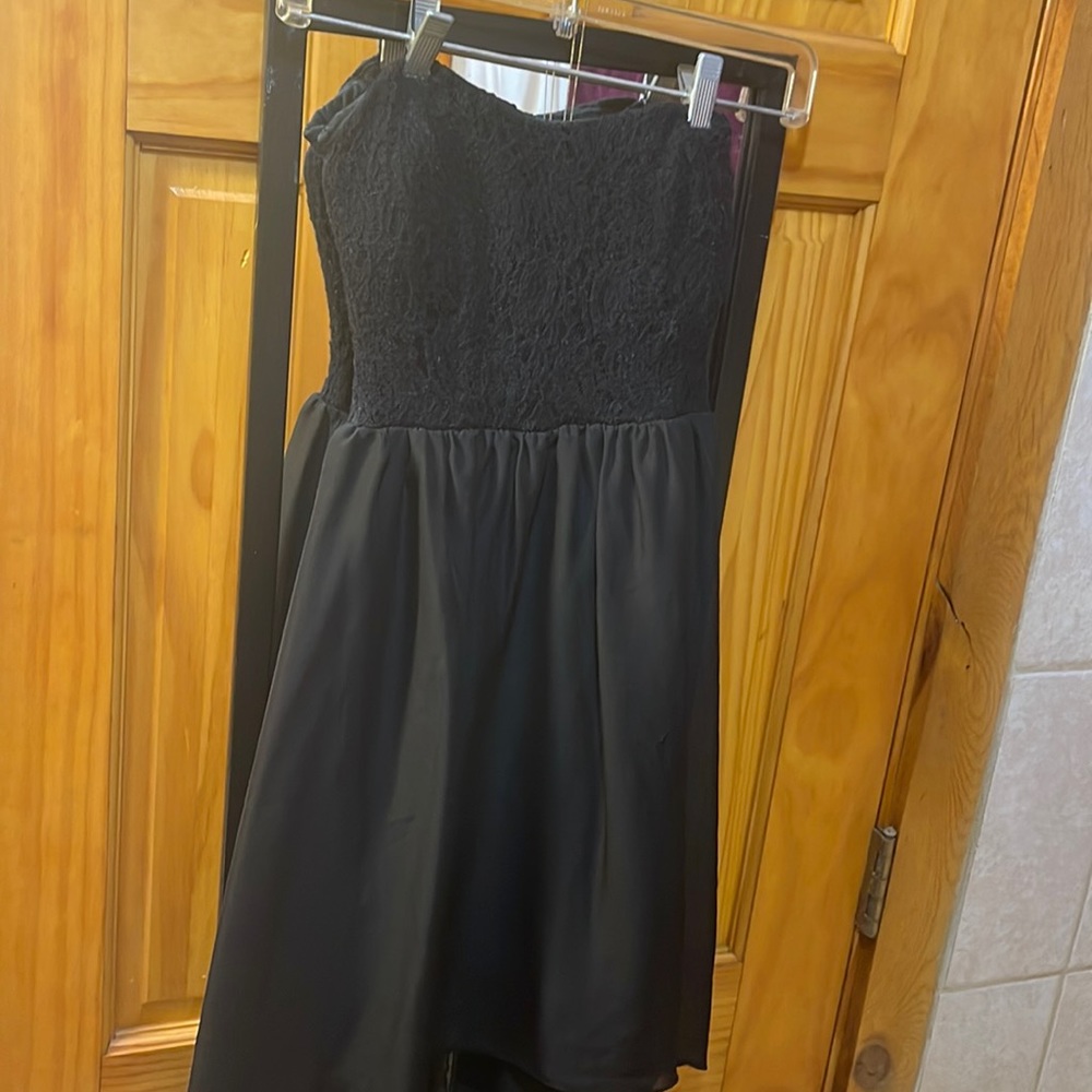 Black sleeveless dress